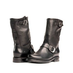 Frye Boot/Veronica Short